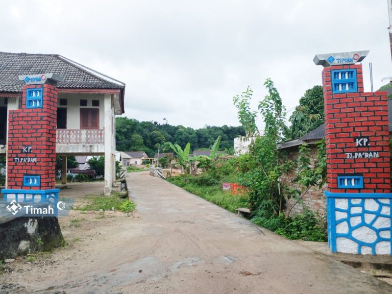 Dorong Peningkatan Ekonomi Warga dan Promosi Wisata, PT Timah Bangun Gapura Untuk Warga Tanjung Pakdan